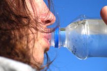 <i>JAMA</i>: beber mais água pode colaborar para a prevenção de cistite recorrente <i>JAMA</i>: beber mais água pode colaborar para a prevenção de cistite recorrente