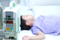 <i>The Lancet</i>: 140 mmol/L de sódio <i>versus</i> 77 mmol/L de sódio em fluidoterapia endovenosa de manutenção para crianças hospitalizadas <i>The Lancet</i>: 140 mmol/L de sódio <i>versus</i> 77 mmol/L de sódio em fluidoterapia endovenosa de manutenção para crianças hospitalizadas