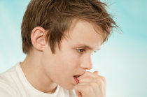 Chupar o dedo e roer as unhas protege contra alergias, segundo estudo publicado pelo <i>Pediatrics</i> Chupar o dedo e roer as unhas protege contra alergias, segundo estudo publicado pelo <i>Pediatrics</i>
