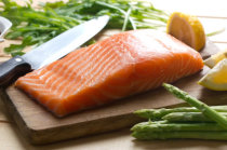 Consumo de peixes marinhos n-3 PUFA foi associado a um menor risco de c&acirc;ncer de mama em estudo de revis&atilde;o publicado pelo <i>BMJ</i>