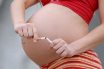 Crian&ccedil;as expostas ao fumo enquanto no &uacute;tero tiveram melhor fun&ccedil;&atilde;o pulmonar se as m&atilde;es tomaram vitamina C
