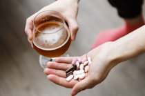 Medica&ccedil;&atilde;o para o v&iacute;cio em bebida reduziu em 63% o risco de doen&ccedil;a hep&aacute;tica relacionada ao &aacute;lcool