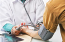 Baxdrostat, um inibidor seletivo da aldosterona sintase, reduziu a press&atilde;o arterial na hipertens&atilde;o resistente ao tratamento
