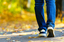 Estimulador da coluna permite que homem com Parkinson grave caminhe sem cair