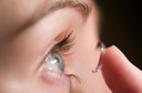Lente de contato inteligente para glaucoma pode liberar medicamentos quando necess&aacute;rio