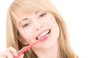 N&atilde;o escovar os dentes pelo menos duas vezes ao dia pode aumentar em 70% o risco para doen&ccedil;as cardiovasculares, segundo artigo do BMJ