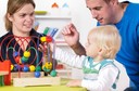 Beb&ecirc;s e crian&ccedil;as abaixo de 2 anos devem aprender brincando livremente, longe das telas. &Eacute; o que a Academia Americana de Pediatria recomenda